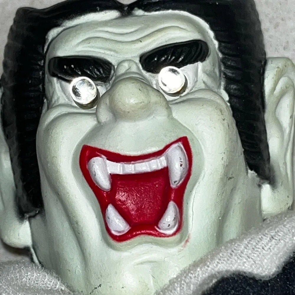 Rare Vintage Halloween Dracula Puppet Toy Animated Lights Scary Sounds
